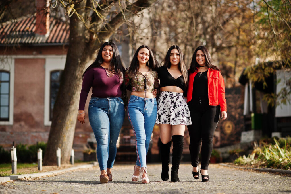 Top 10 Western Outfit Ideas for College Girls (Trendy & Comfortable!) 1 1903